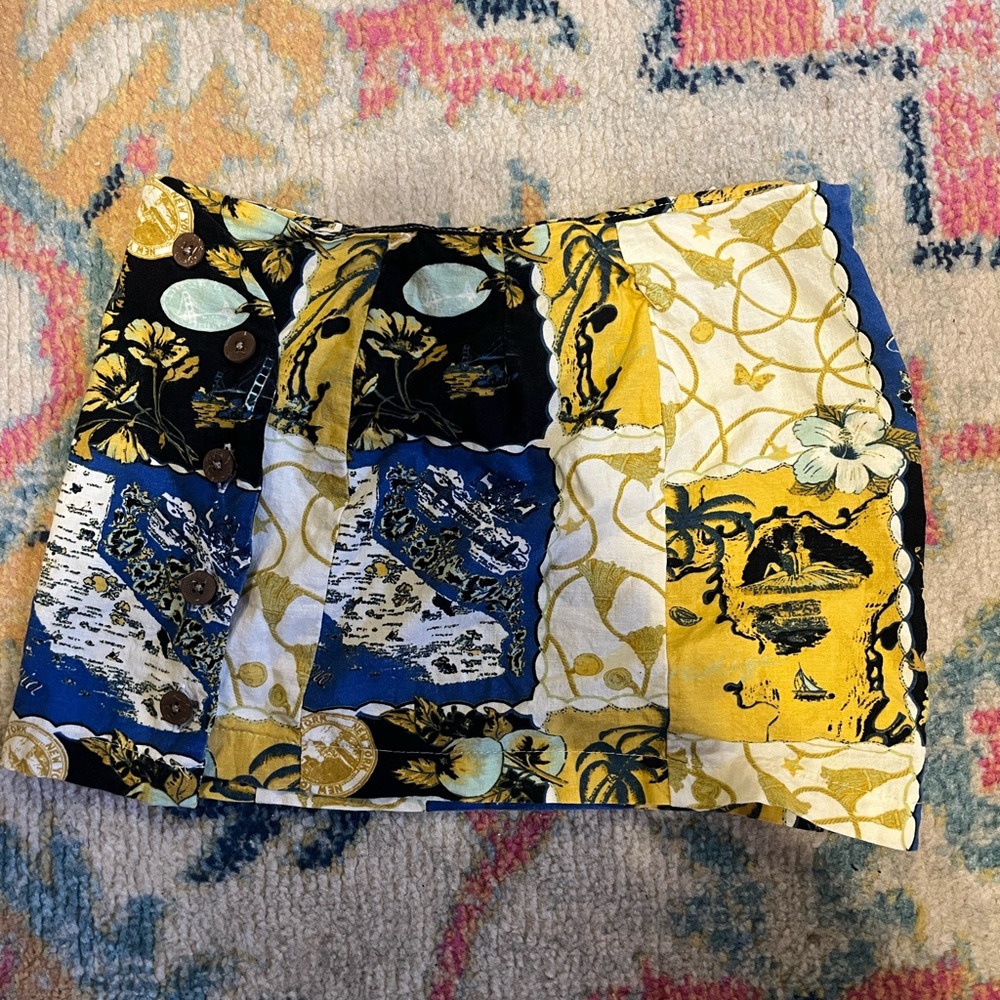 URBAN OUTFITTERS MINI SKIRT SIZE SMALL